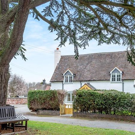 Cedar House Cottage Kingsbury Exterior photo