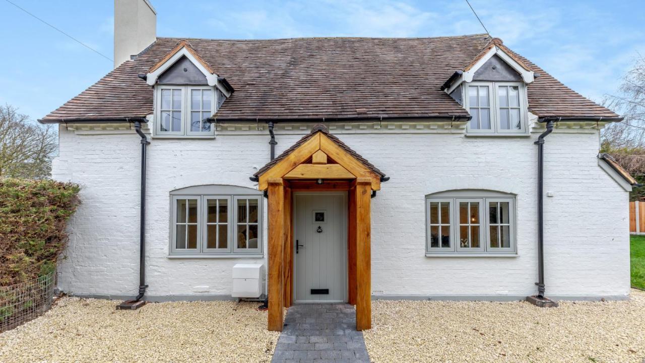 Cedar House Cottage Kingsbury Exterior photo